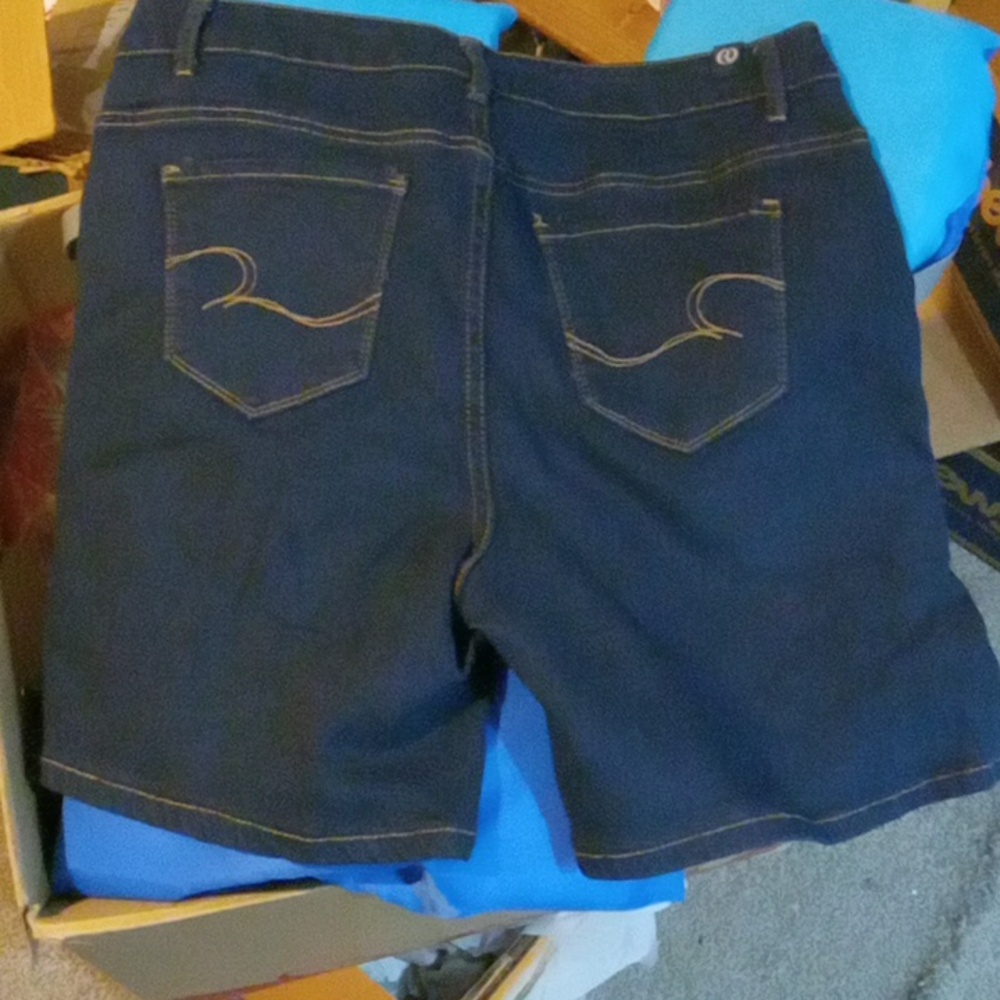 Shorts 12 - Picture 2 of 5